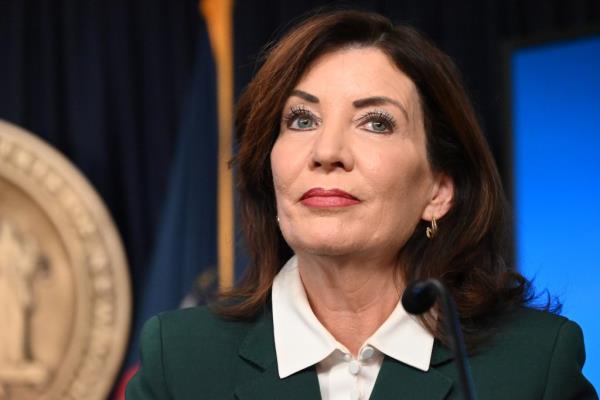 New York Governor Kathy Hochul, in a green suit, at a press co<em></em>nference announcing the restart of co<em></em>ngestion pricing in Manhattan, New York