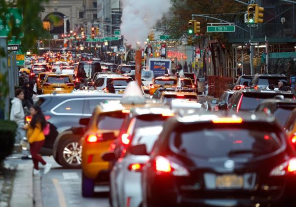 Cars, buses, and other vehicles in a traffic jam on Park Avenue, New York City, November 15, 2024, after Governor Kathy Hochul's co<em></em>ngestion pricing announcement