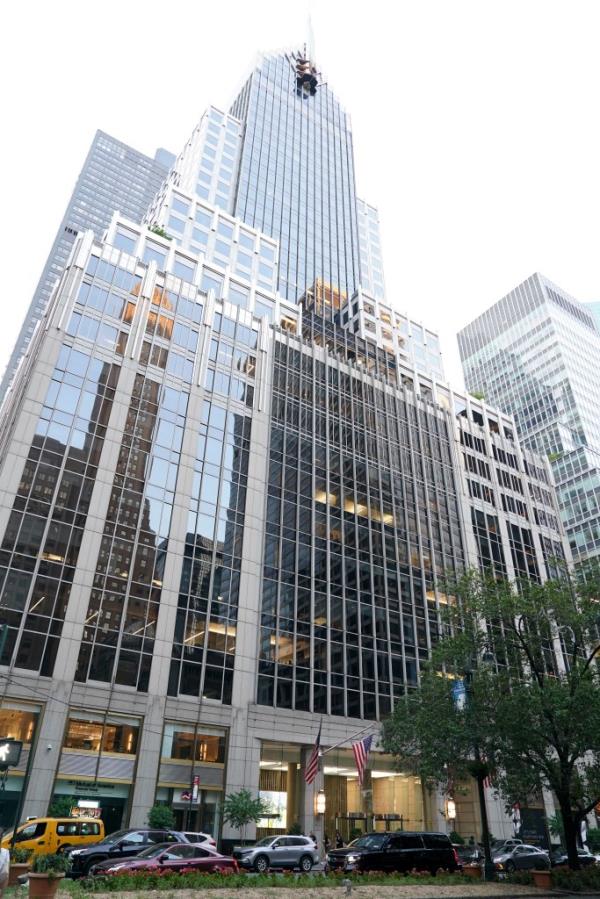 Munich Re, the world's largest reinsurance company, bought out Mutual of America to gain full ownership of 320 Park Ave.