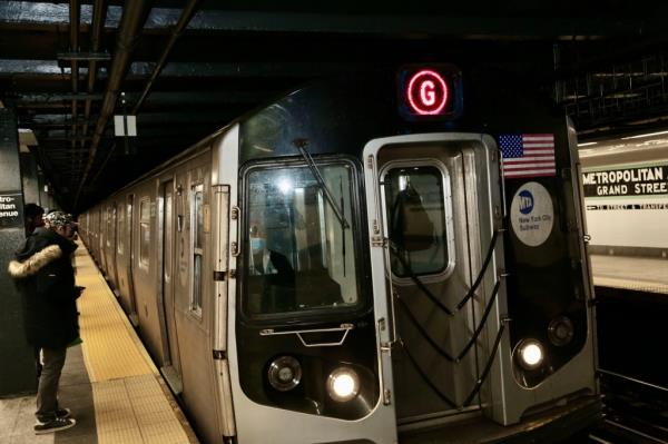 G train exterior