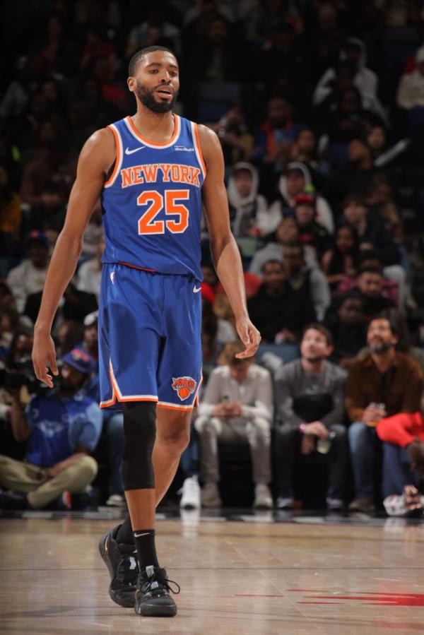 Mikal Bridges looks on during the Knicks-Pelicans game on Dec. 21, 2024.