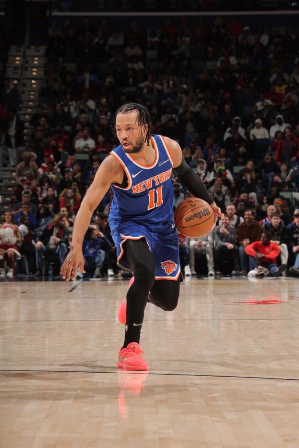 Jalen Brunson dribbles during the Knicks-Pelicans game on Dec. 21, 2024. 