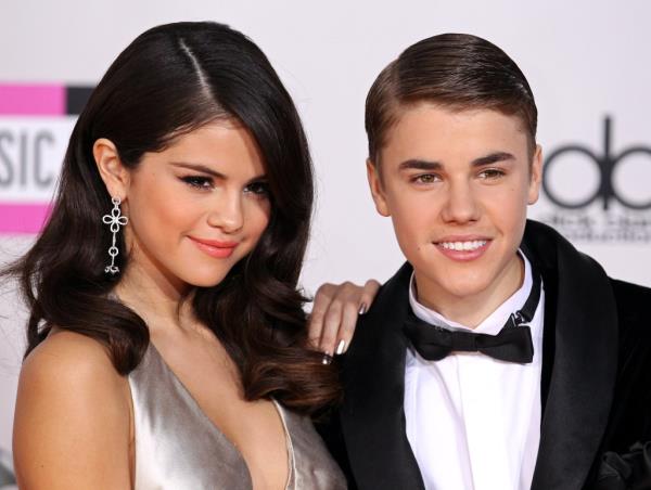 Selena Gomez and Justin Bieber at the 2011 American Music Awards