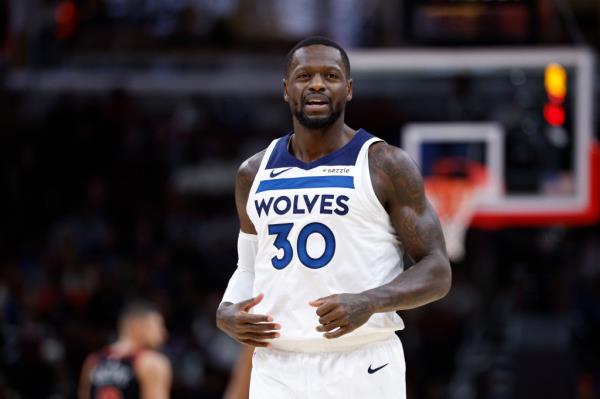 Minnesota Timberwolves forward Julius Randle (30) reacts during the first half against the Chicago Bulls at United Center.