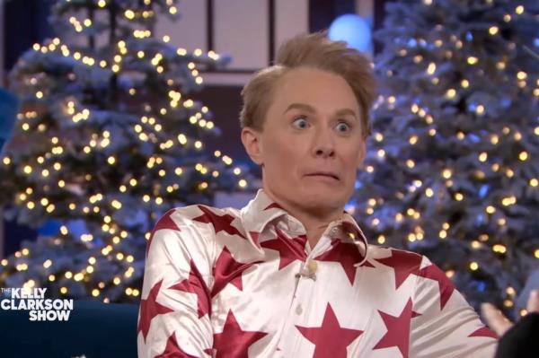 Clay Aiken is shocked when Kelly Clarkson forgets he came in second.